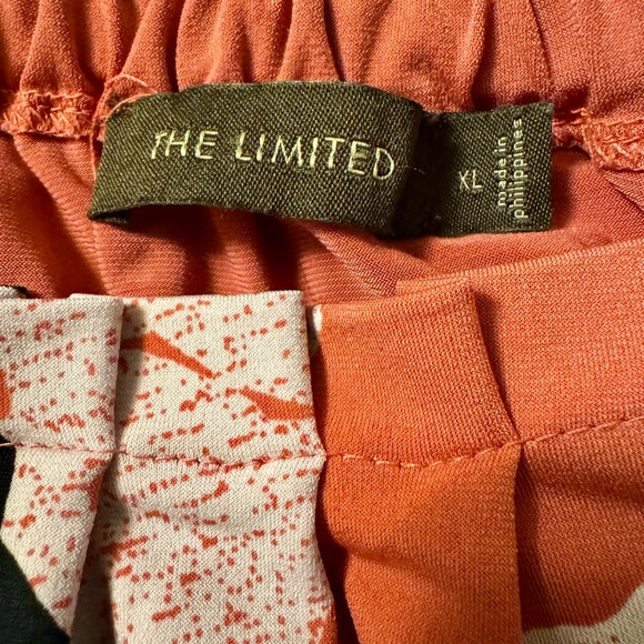 Women’s The Limited Short Sleeve Blouse. Size XL
POLYESTER - Picture 2 of 5